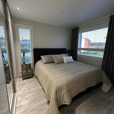 Quality Triangle In A Semi-detached House Lägenhet *