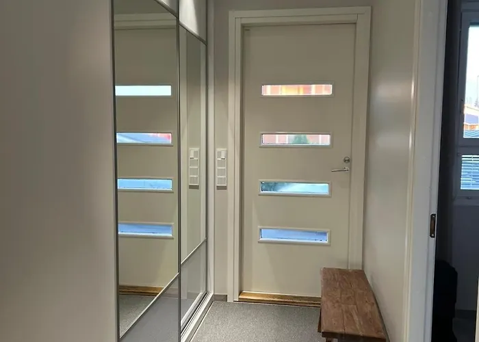 Quality Triangle In A Semi-detached House * Γιόενσου